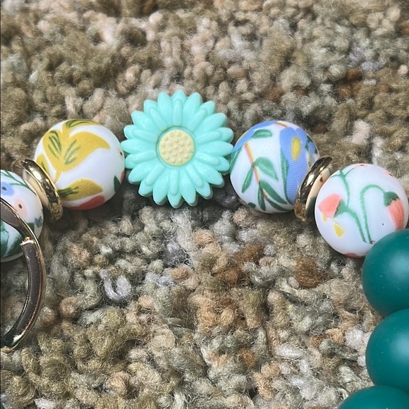 Wildflower Teal Green & White Keychain Bracelet Wristlet Silicone Beaded Gold - Picture 2 of 4